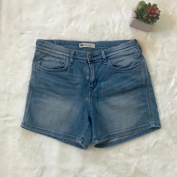 Levi's Pants - Levi’s Medium Wash Denim Shorts Size M